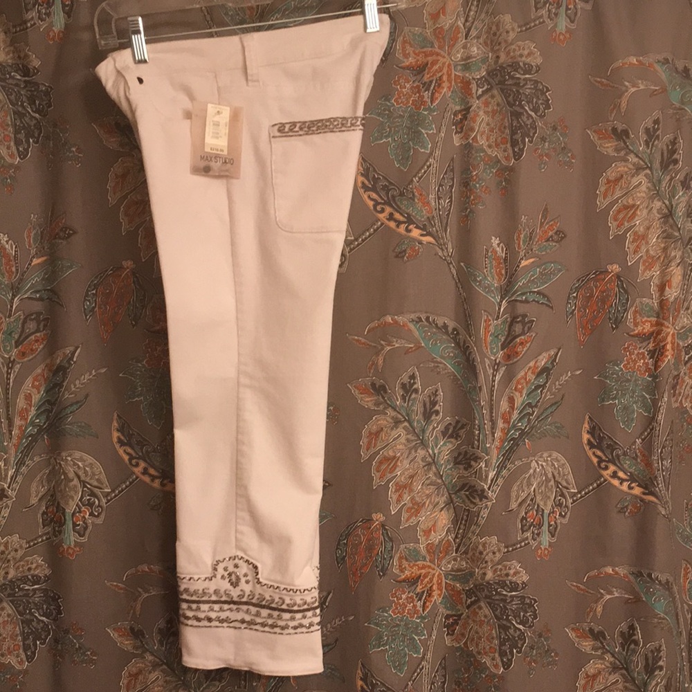 NWT Max Studio Capri Jeans